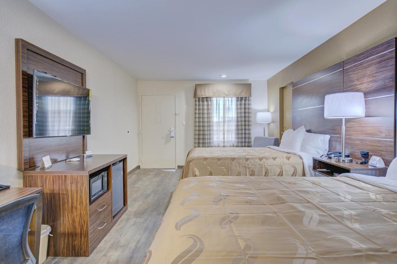 Quality Inn & Suites Suffolk Extérieur photo